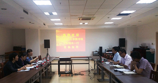 参观上海海事大学图书馆